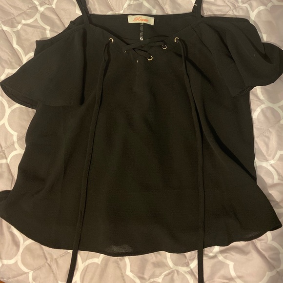 🐚Off the shoulder black top - Picture 2 of 5